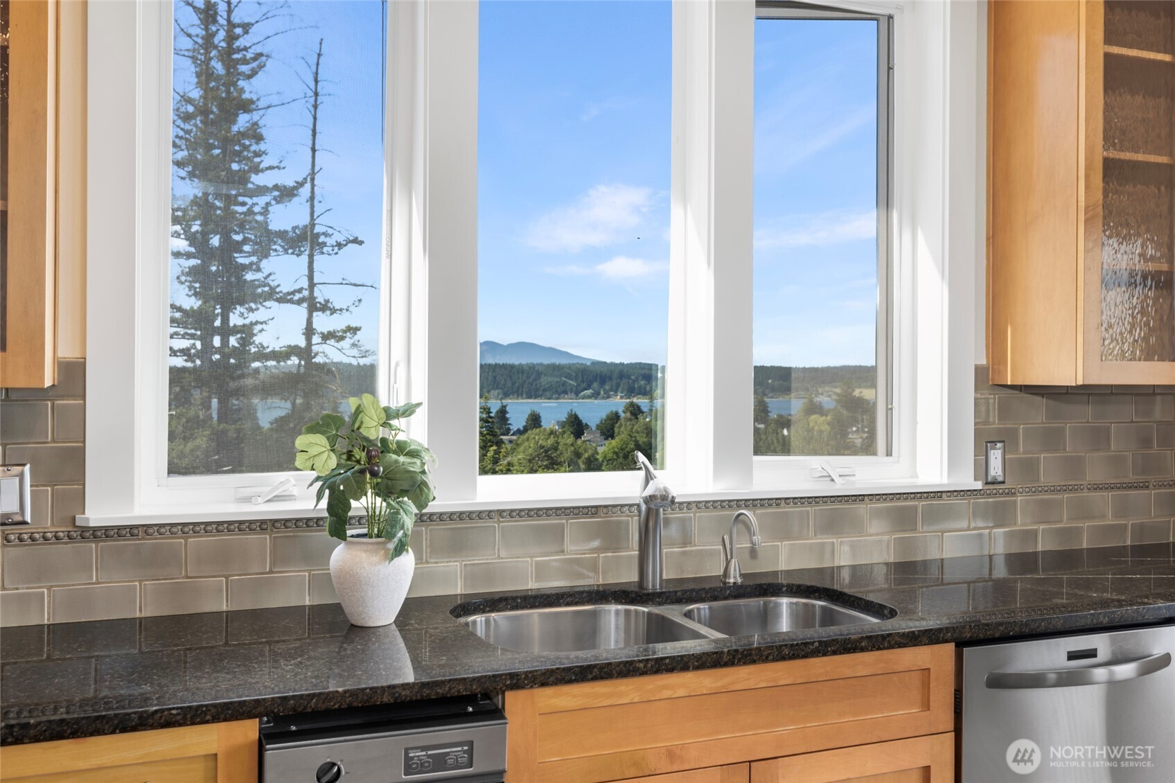 2314 20th Street Anacortes, WA 98221 - Photo 14 of 40