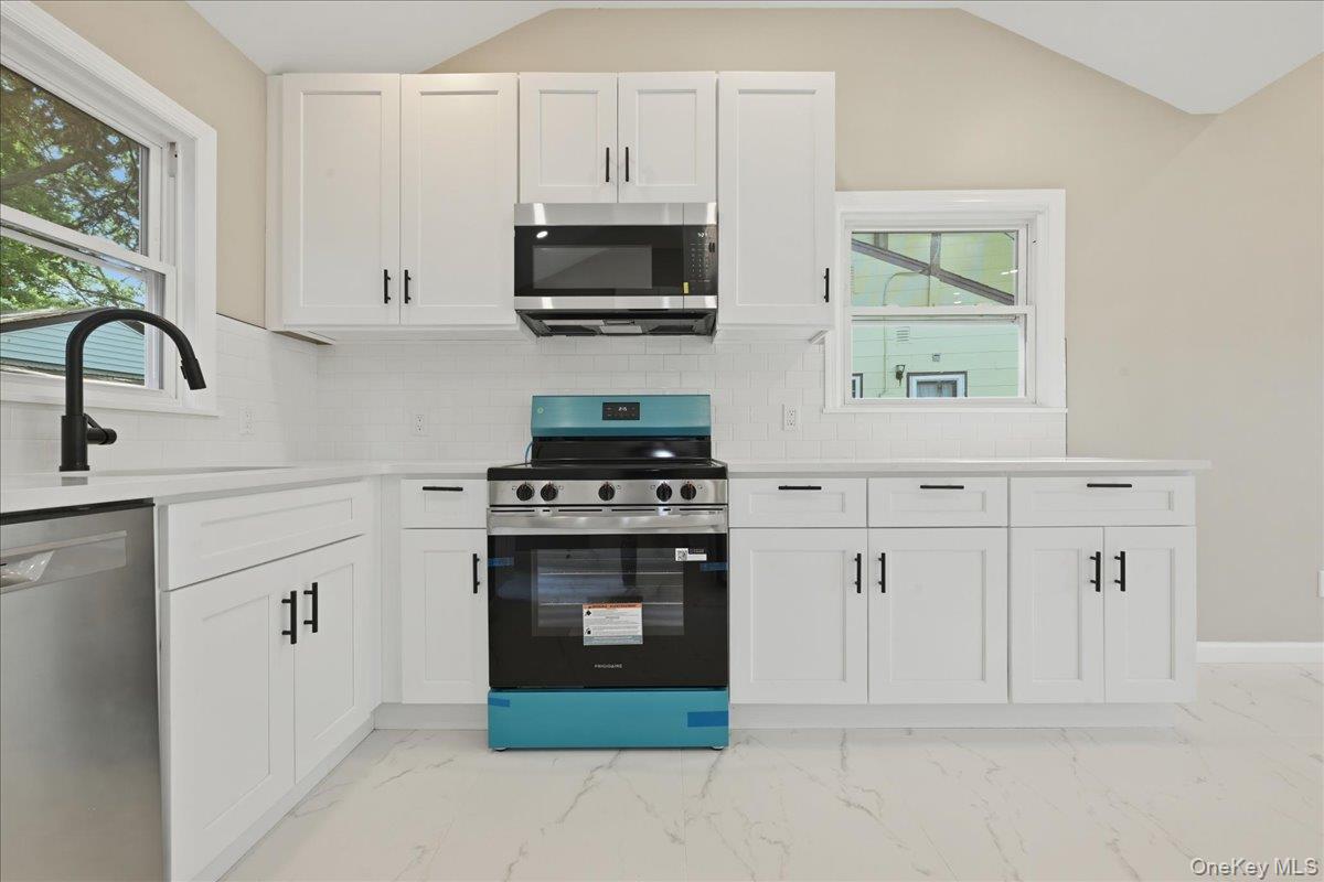 7 Surrey Road Massapequa, NY 11758 - Photo 12 of 31