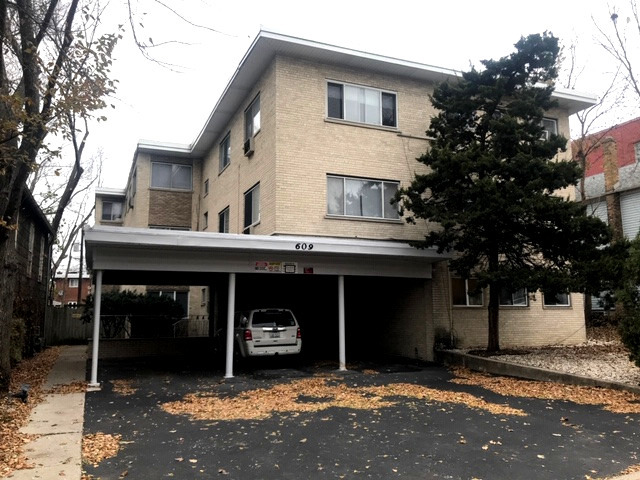 609 Oakton Street, Unit 2D Evanston, IL 60202 - Photo 1 of 7 a house view with a outdoor space