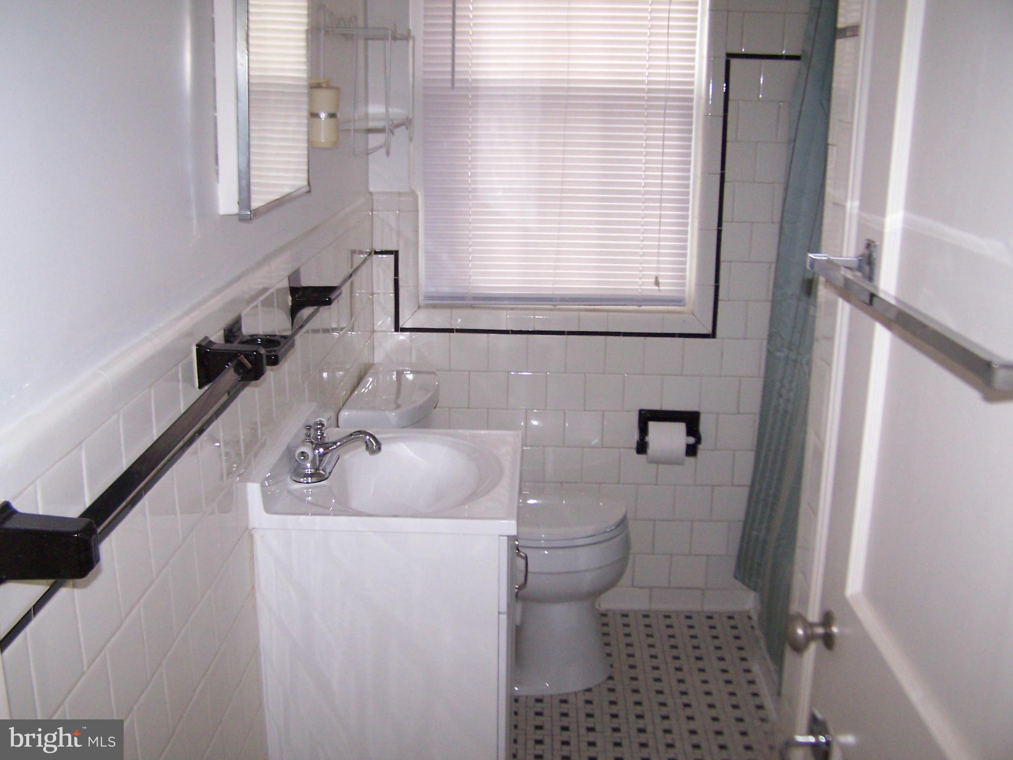 1212 Gleneagle Road Baltimore, MD 21239 - Photo 11 of 18 Bath