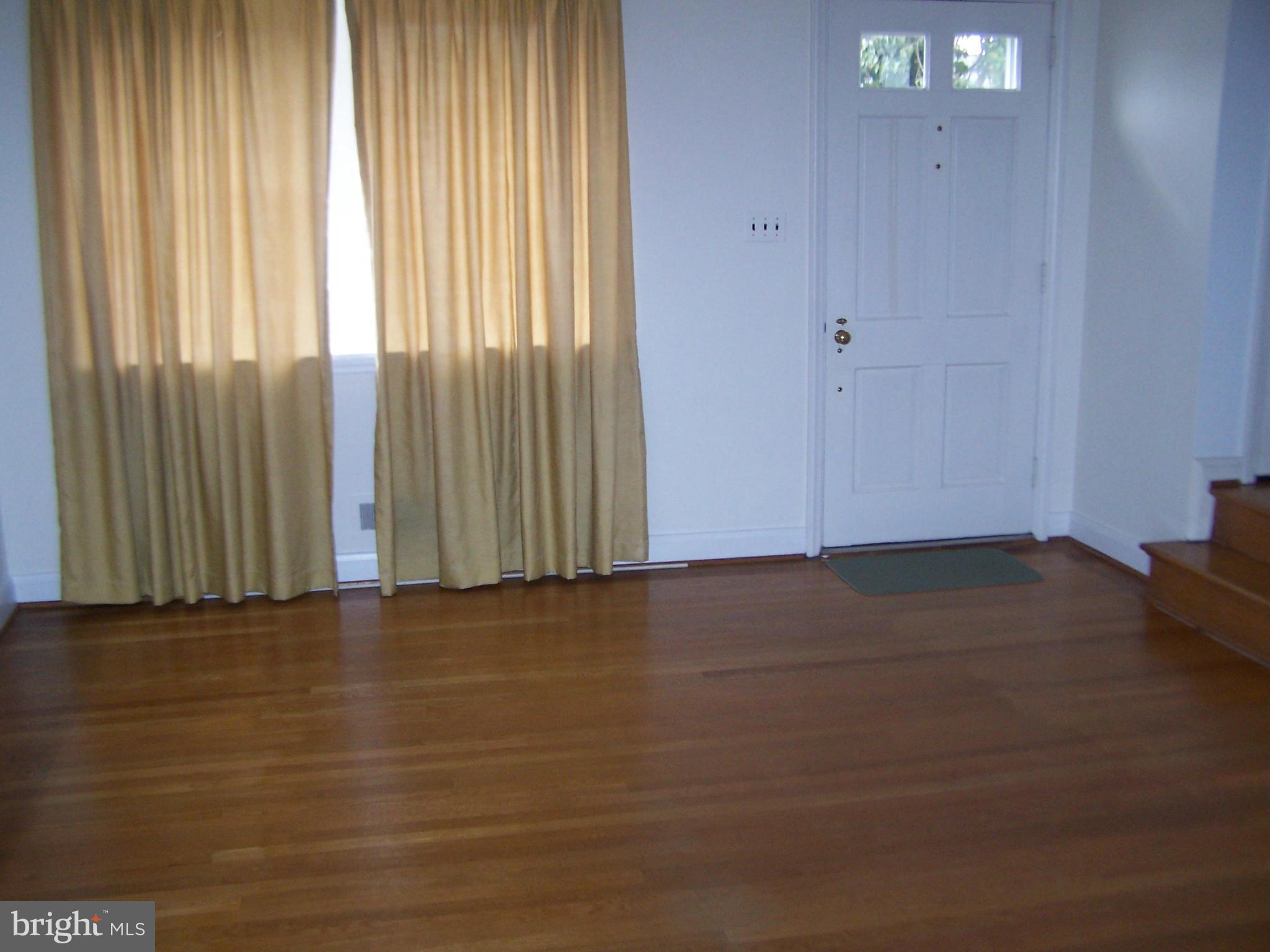 1212 Gleneagle Road Baltimore, MD 21239 - Photo 4 of 18 Living Room
