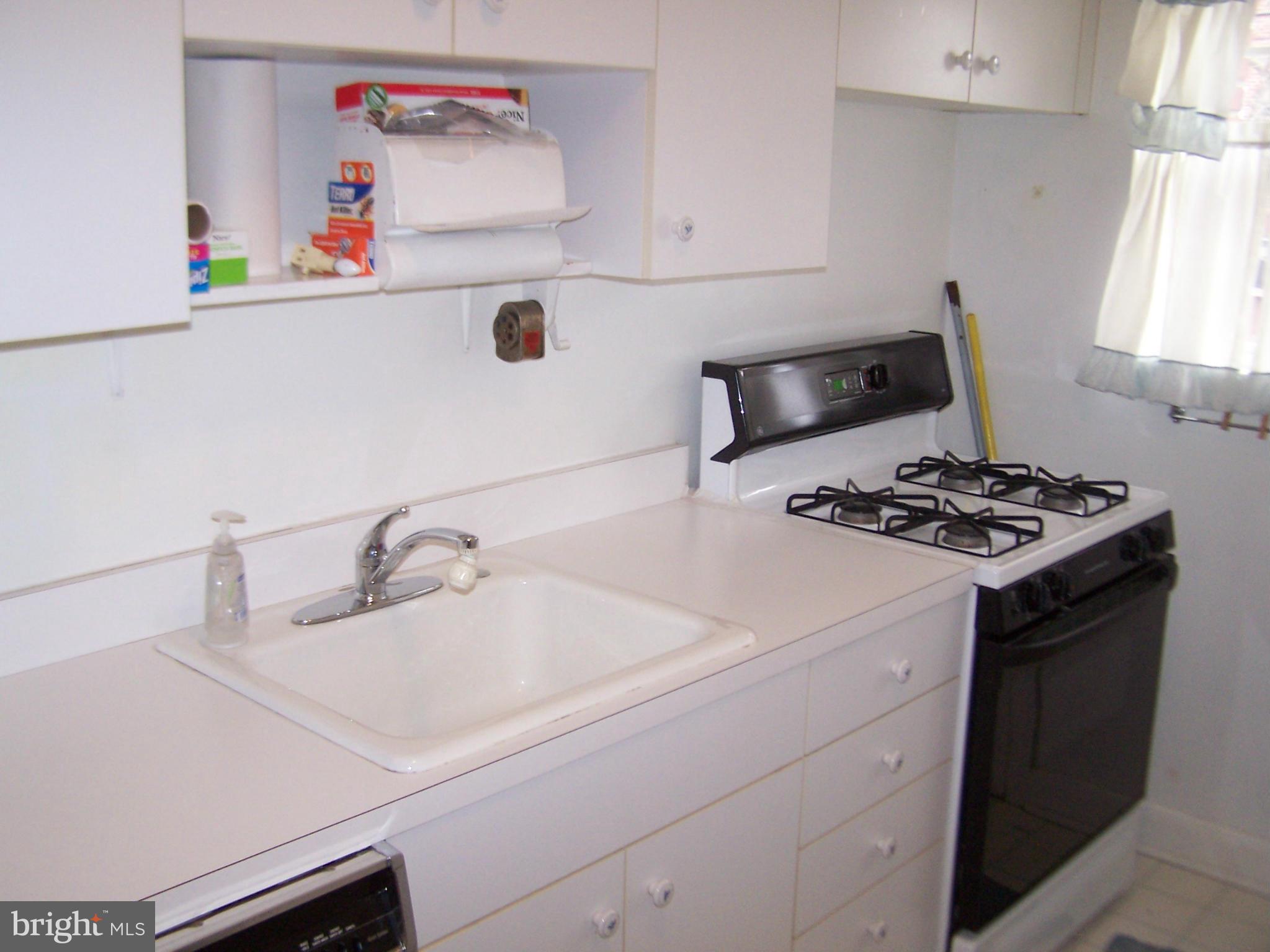 1212 Gleneagle Road Baltimore, MD 21239 - Photo 7 of 18 Kitchen