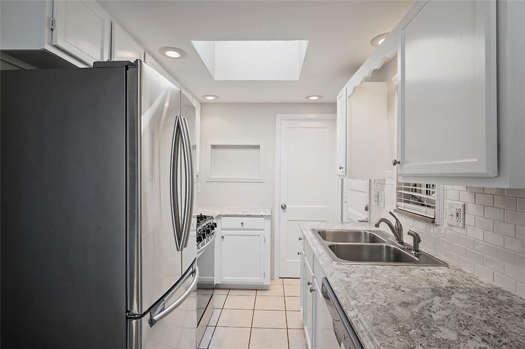 5184 Grove Road Pittsburgh, PA 15236 - Photo 7 of 25 Gallery Image 7
