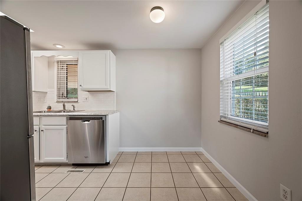 5184 Grove Road Pittsburgh, PA 15236 - Photo 9 of 25 Gallery Image 9
