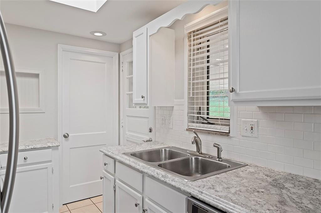5184 Grove Road Pittsburgh, PA 15236 - Photo 10 of 25 Gallery Image 10