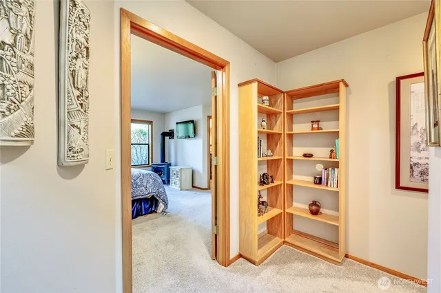 a view of livingroom with furniture