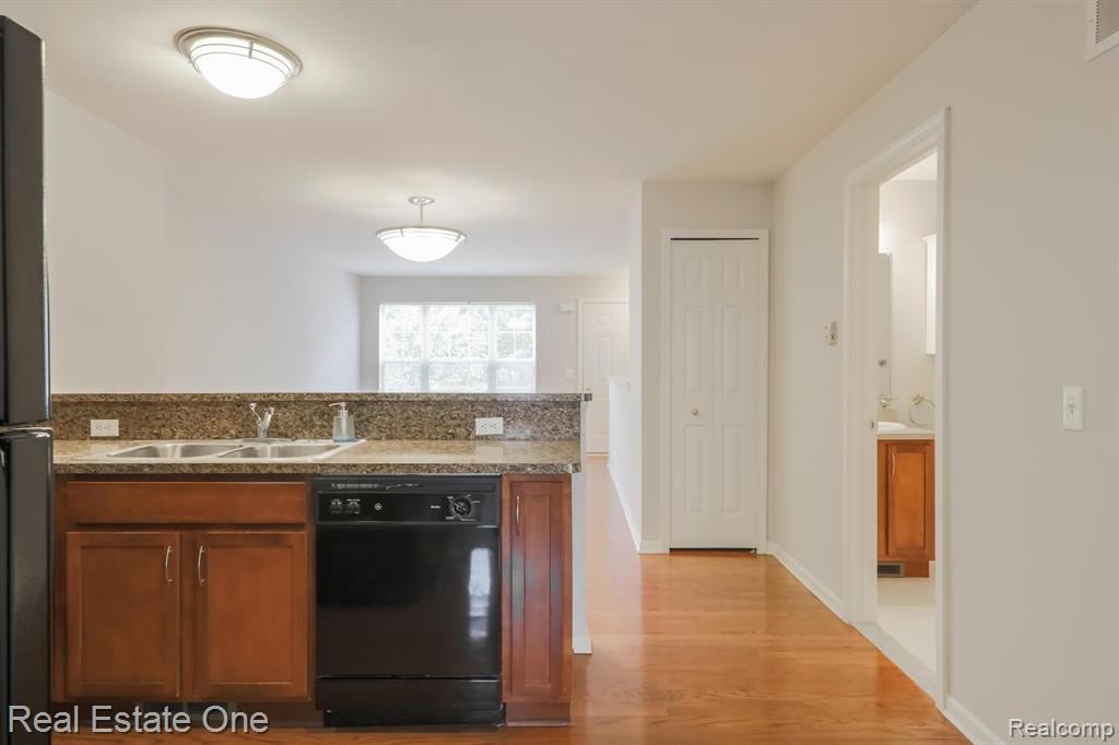 1099 Beaver Run, Unit 76 Troy, MI 48083 - Photo 10 of 28