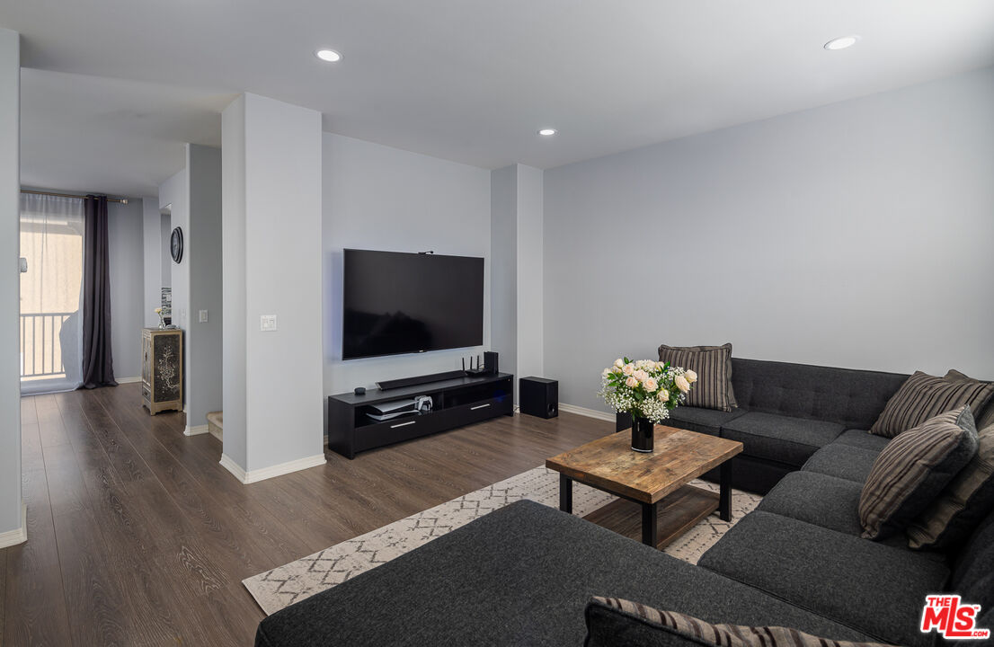 281 Mar Vista Avenue, Unit 19 Pasadena, CA 91106 - Photo 3 of 16