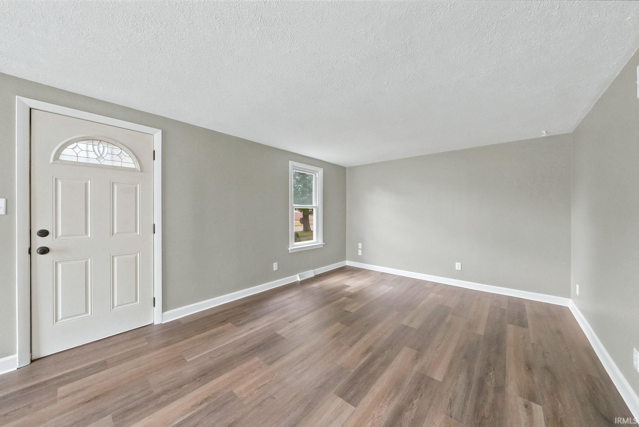 206 West Prairie Street Leesburg, IN 46538 - Photo 3 of 34