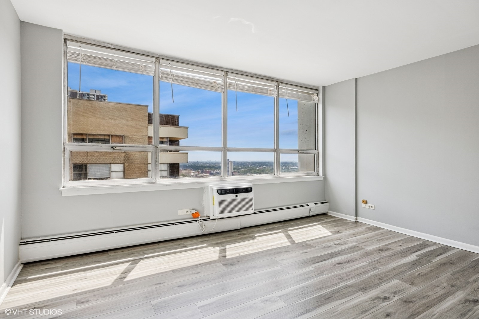 6171 North Sheridan Road, Unit 2404 Chicago, IL 60660 - Photo 12 of 30 a view of an empty room