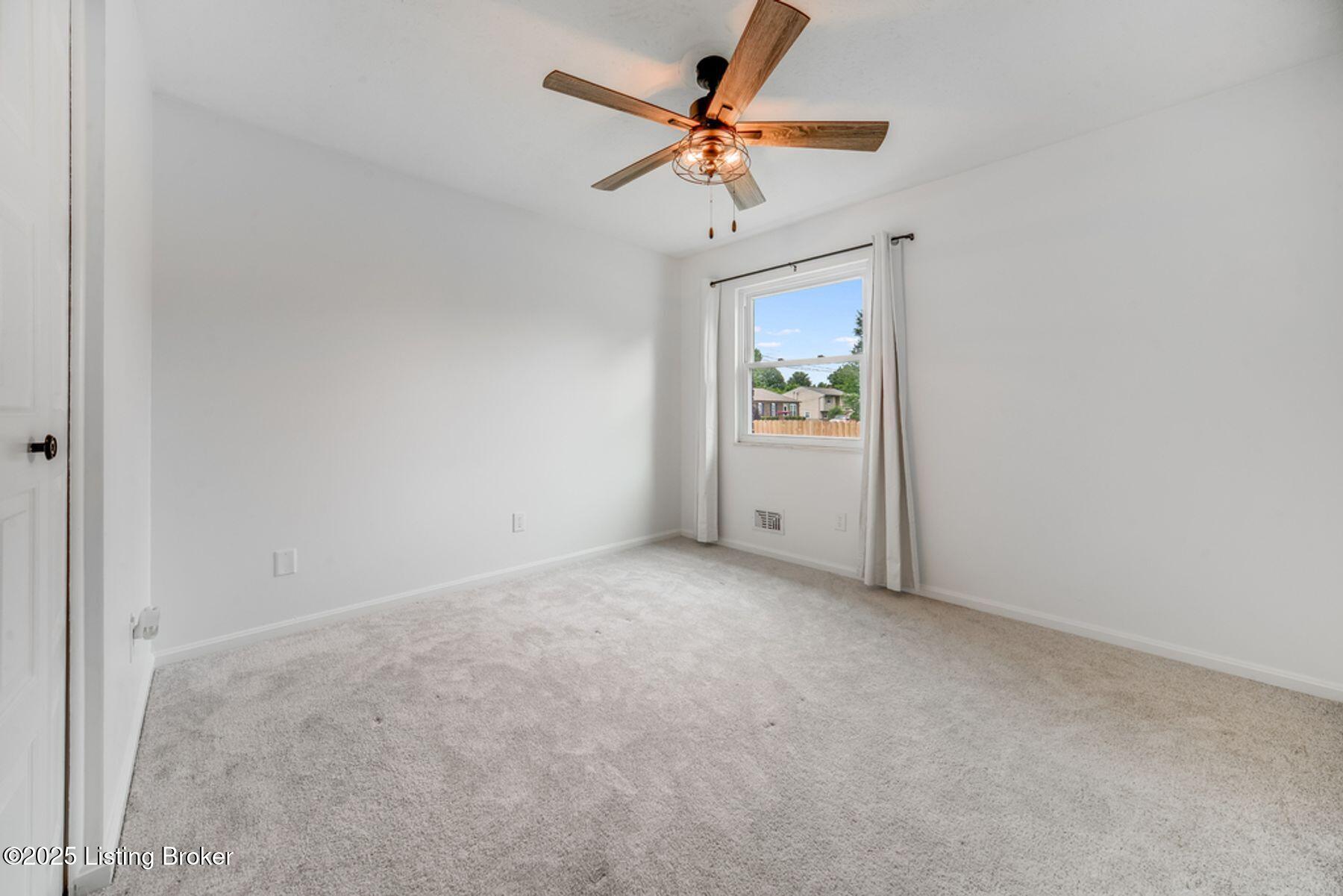 11311 Angelina Road Louisville, KY 40229 - Photo 12 of 35 photo_online_013