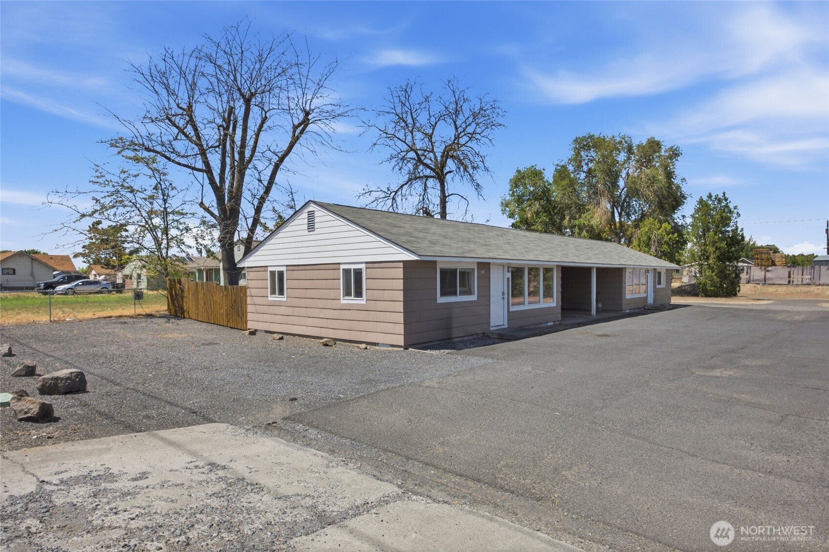 329 South Gibby Road Moses Lake, WA 98837 - Photo 4 of 37