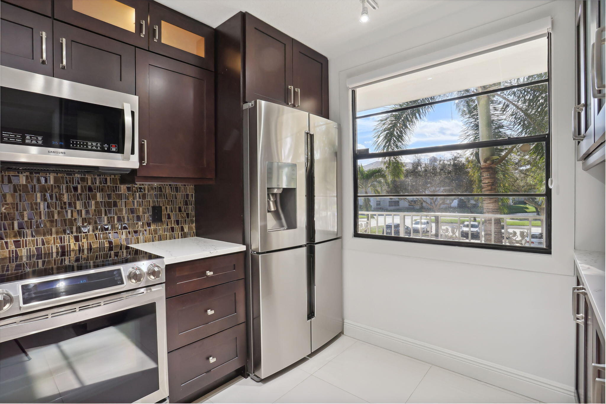 6073 Balboa Circle, Unit 201 Boca Raton, FL 33433 - Photo 20 of 40 Kitchen