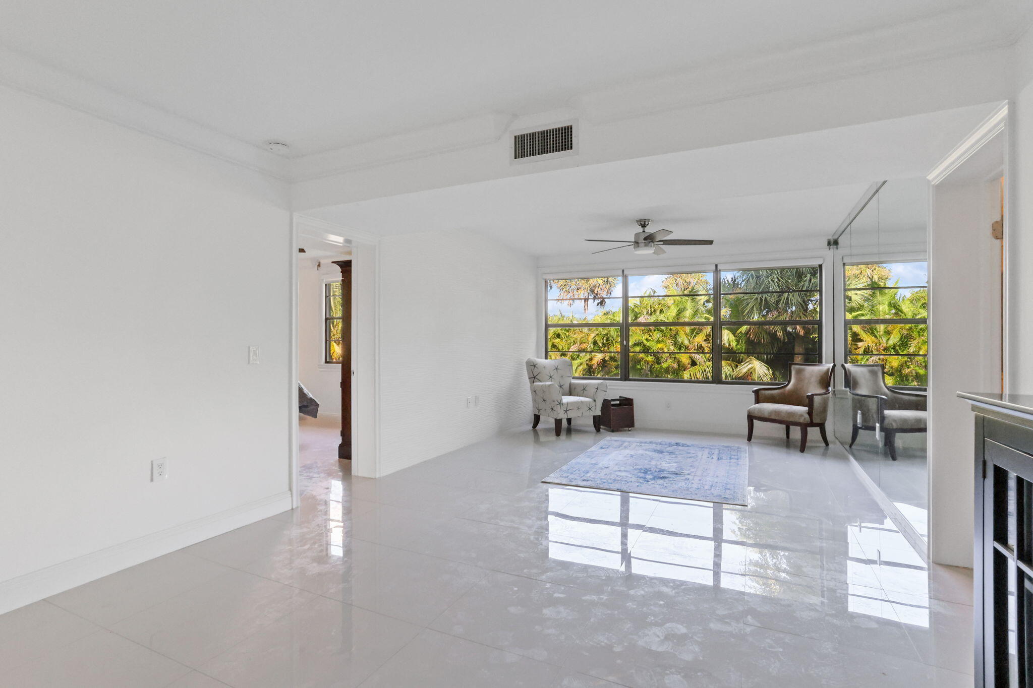 6073 Balboa Circle, Unit 201 Boca Raton, FL 33433 - Photo 21 of 40 Living room
