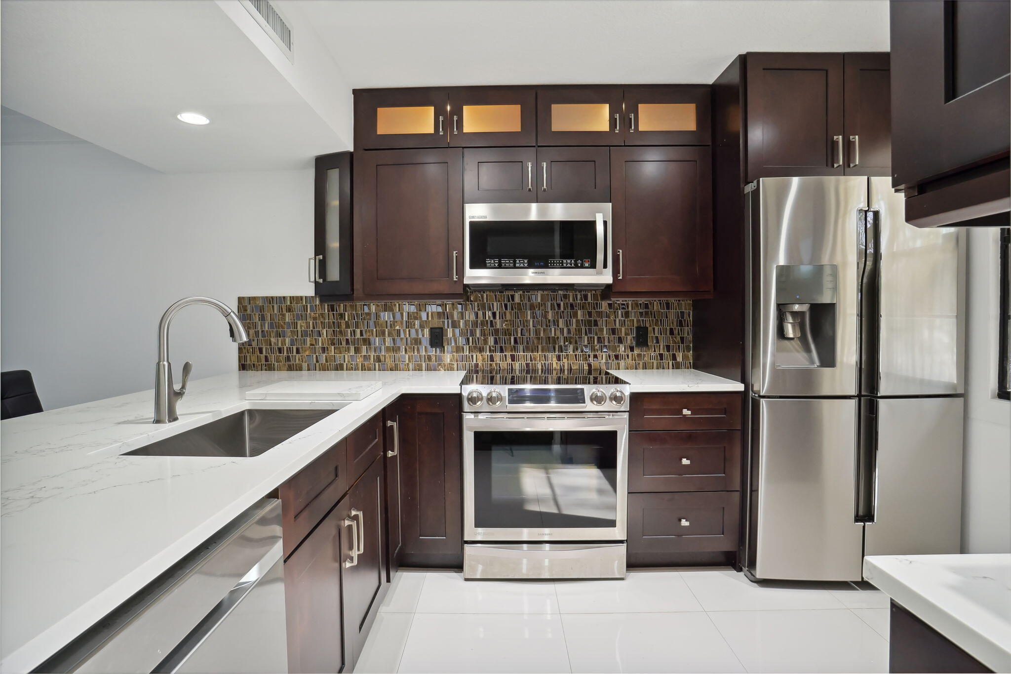 6073 Balboa Circle, Unit 201 Boca Raton, FL 33433 - Photo 22 of 40 Kitchen