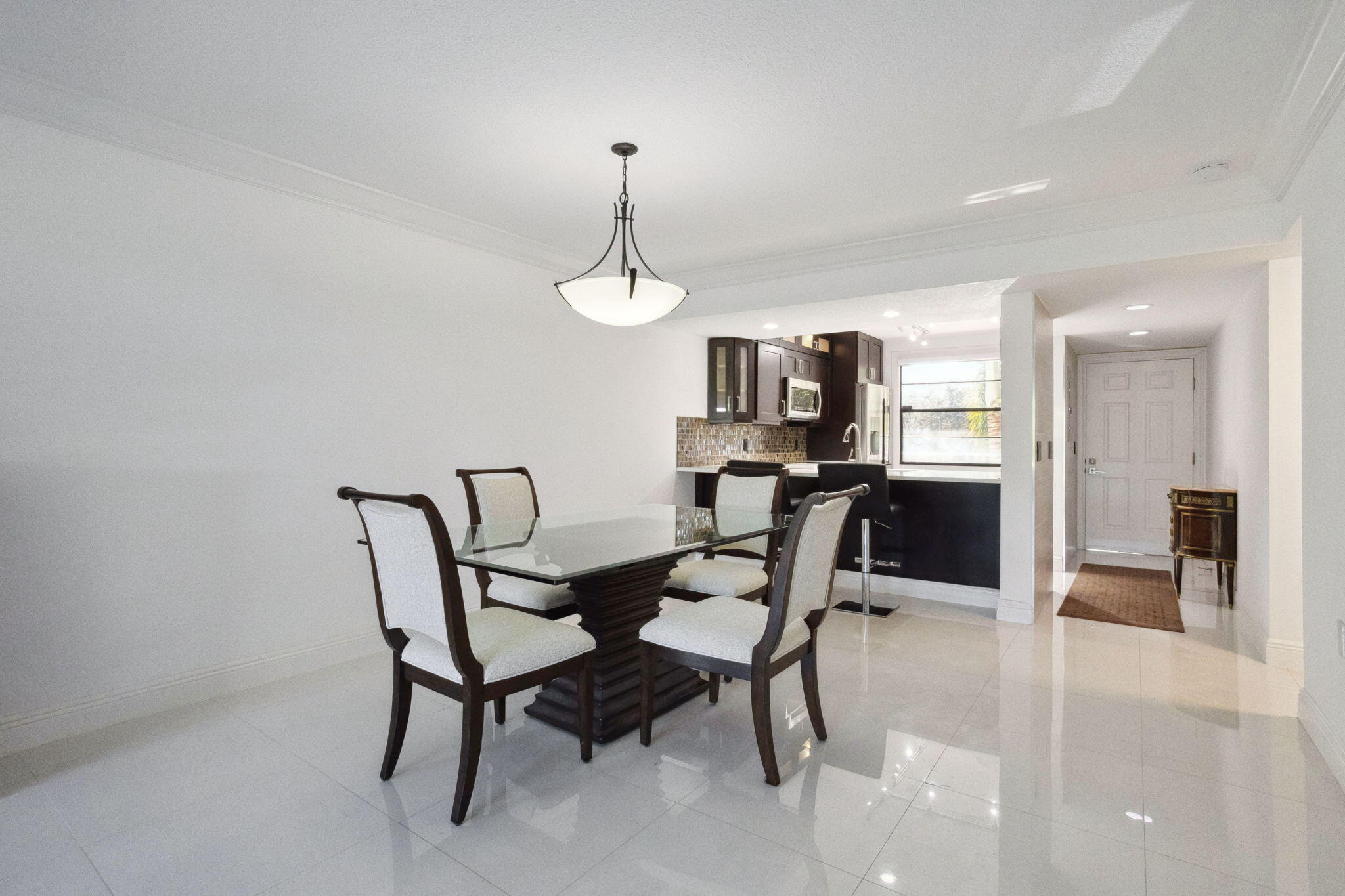 6073 Balboa Circle, Unit 201 Boca Raton, FL 33433 - Photo 4 of 40 Dinning to Kitchen
