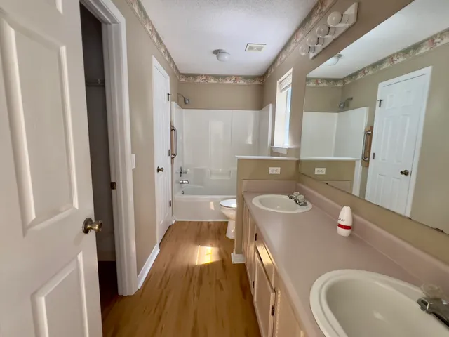 a view of a house with yard and plants