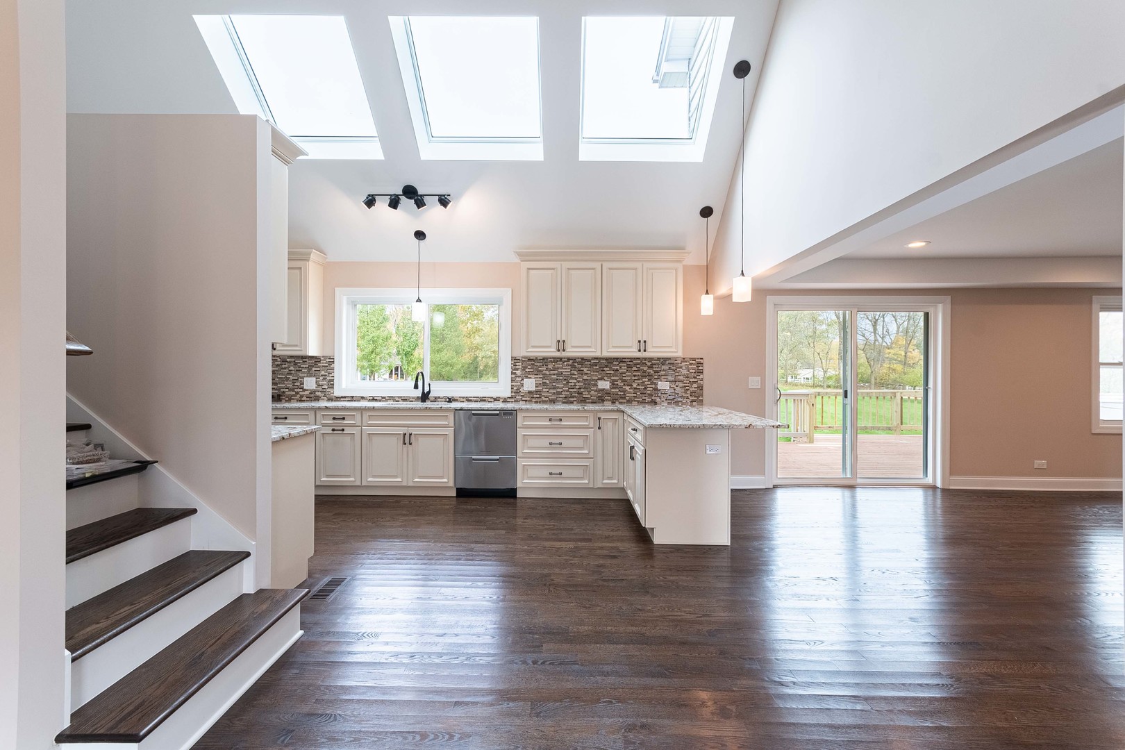 1760 Hilltop Road Elgin, IL 60120 - Photo 18 of 40 Gallery Image 18