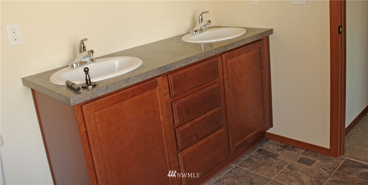 6312 199th Loop Southwest Rochester, WA 98579 - Photo 4 of 14 Gallery Image 4