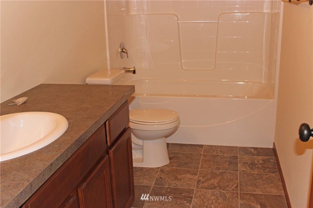 6312 199th Loop Southwest Rochester, WA 98579 - Photo 5 of 14 Gallery Image 5