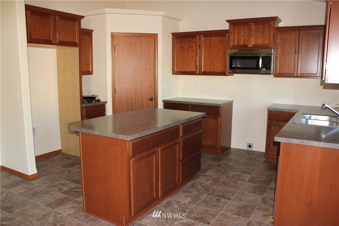 6312 199th Loop Southwest Rochester, WA 98579 - Photo 7 of 14 Gallery Image 7