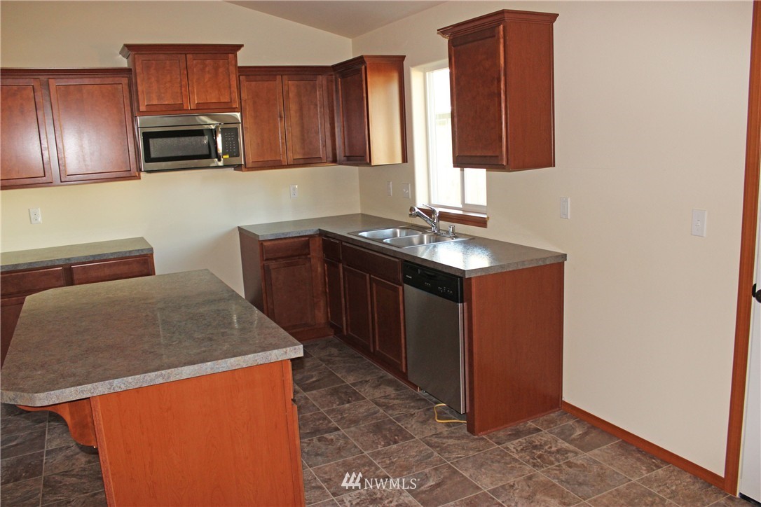 6312 199th Loop Southwest Rochester, WA 98579 - Photo 9 of 14 Gallery Image 9