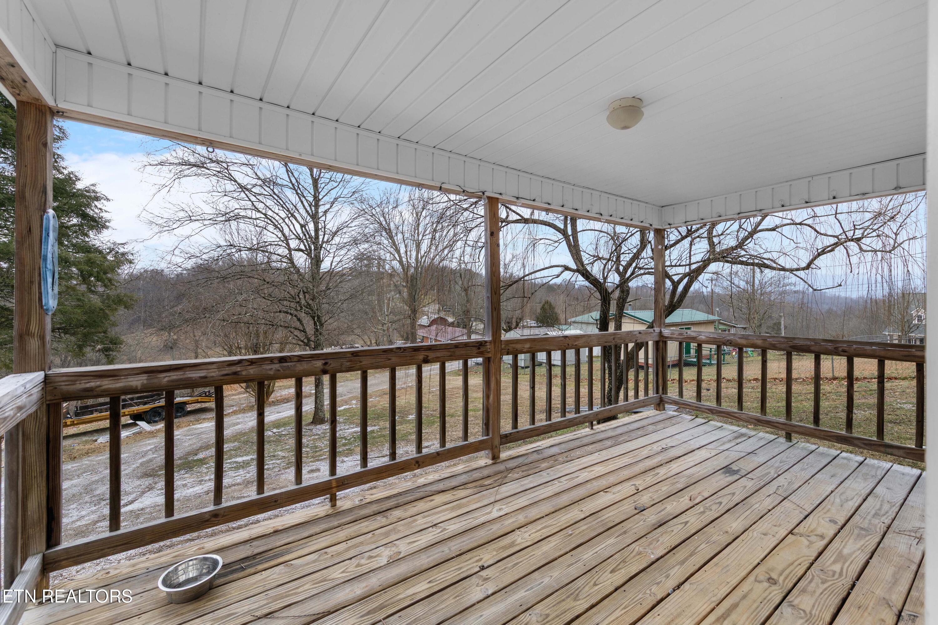 1327 Pinecrest Road Jacksboro, TN 37757 - Photo 17 of 20 030A6897