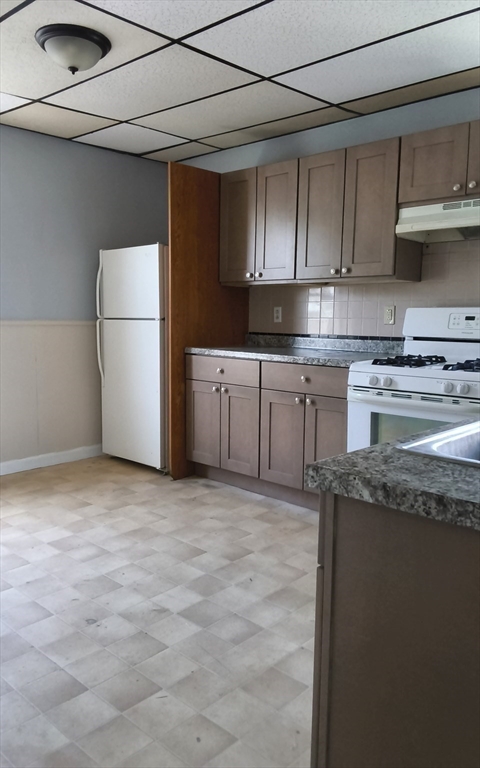 911-915 County Street, Unit 3 Fall River, MA 02723 - Photo 7 of 12