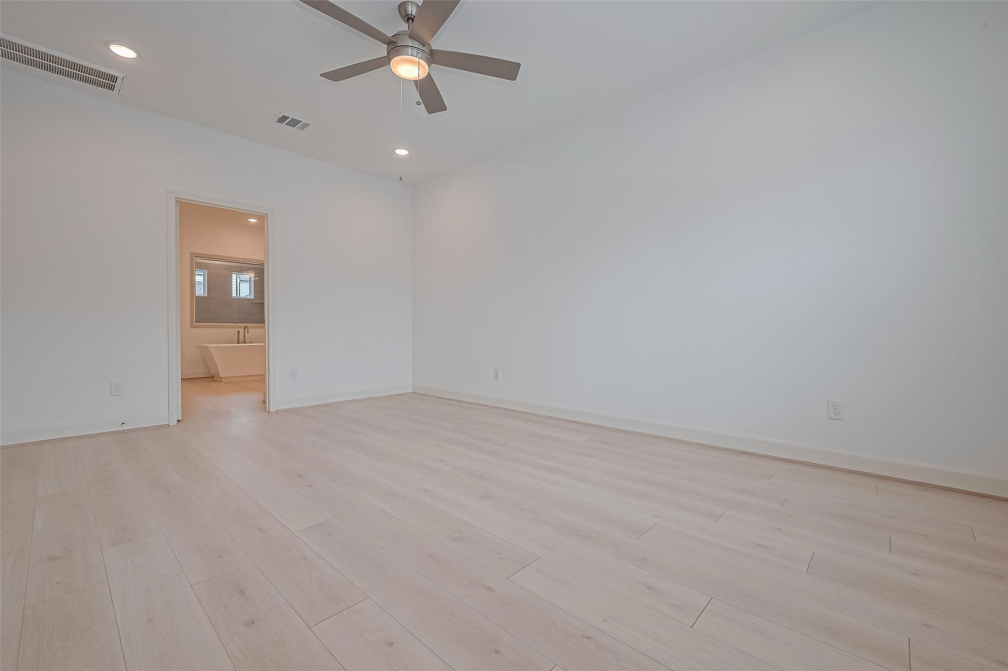 8913 Grovner Place Houston, TX 77080 - Photo 19 of 44