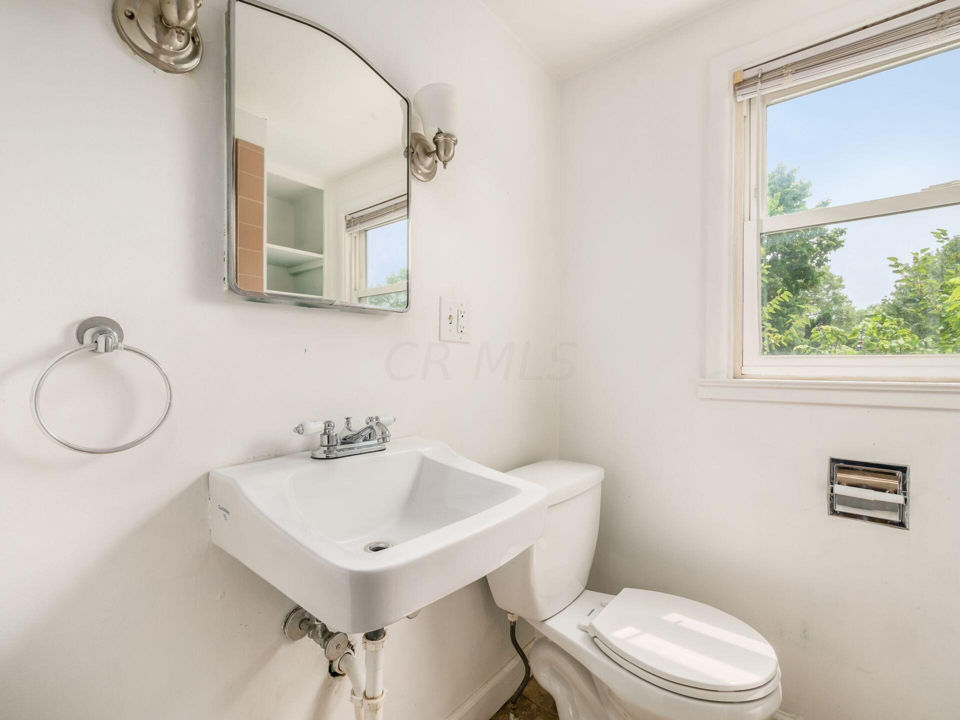 2265 Wickliffe Road Columbus, OH 43221 - Photo 38 of 53 2nd Floor Full Bath