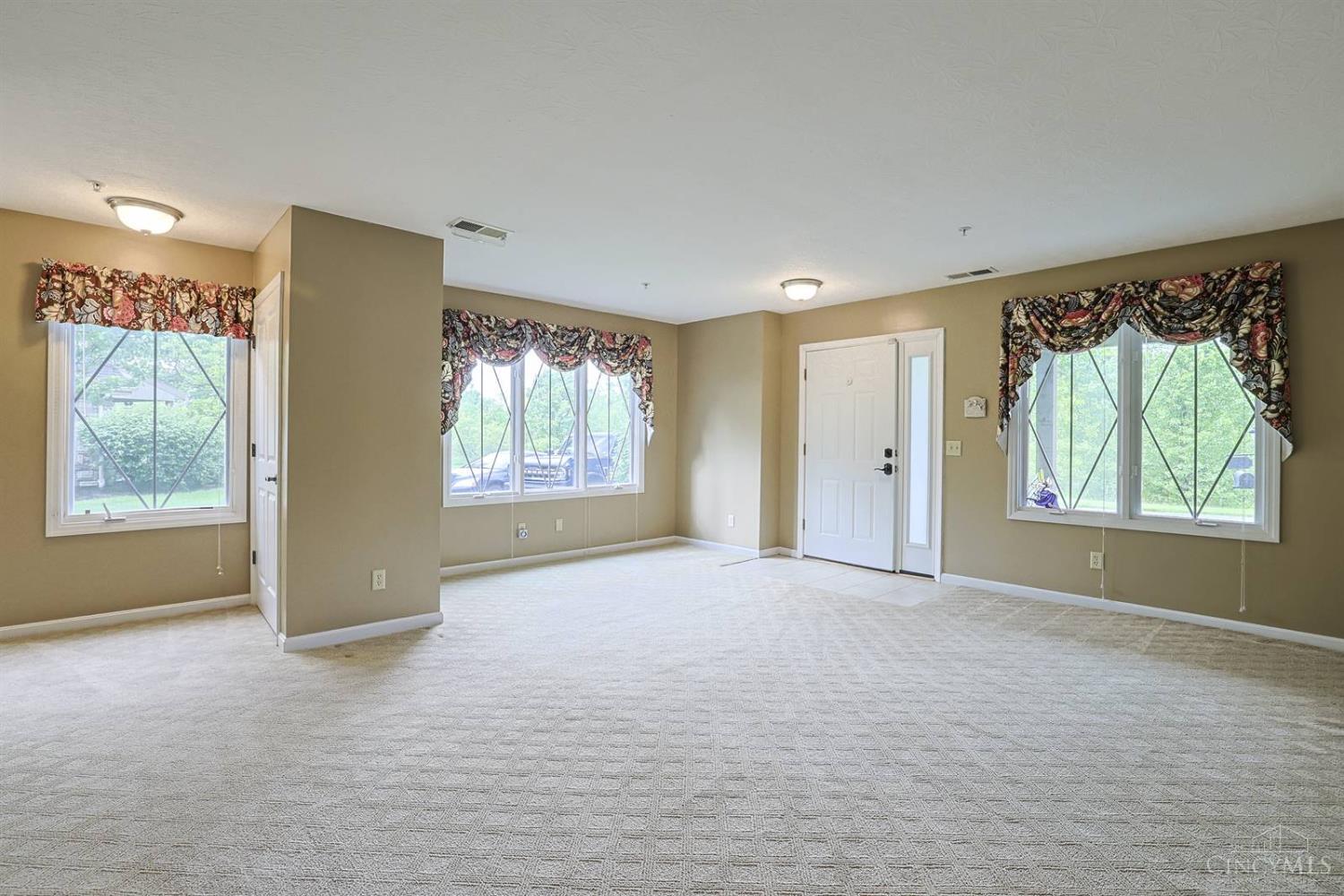 206 Edinburgh Lane Springdale, OH 45246 - Photo 4 of 25