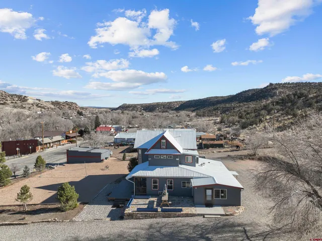 a view of houses with sky view