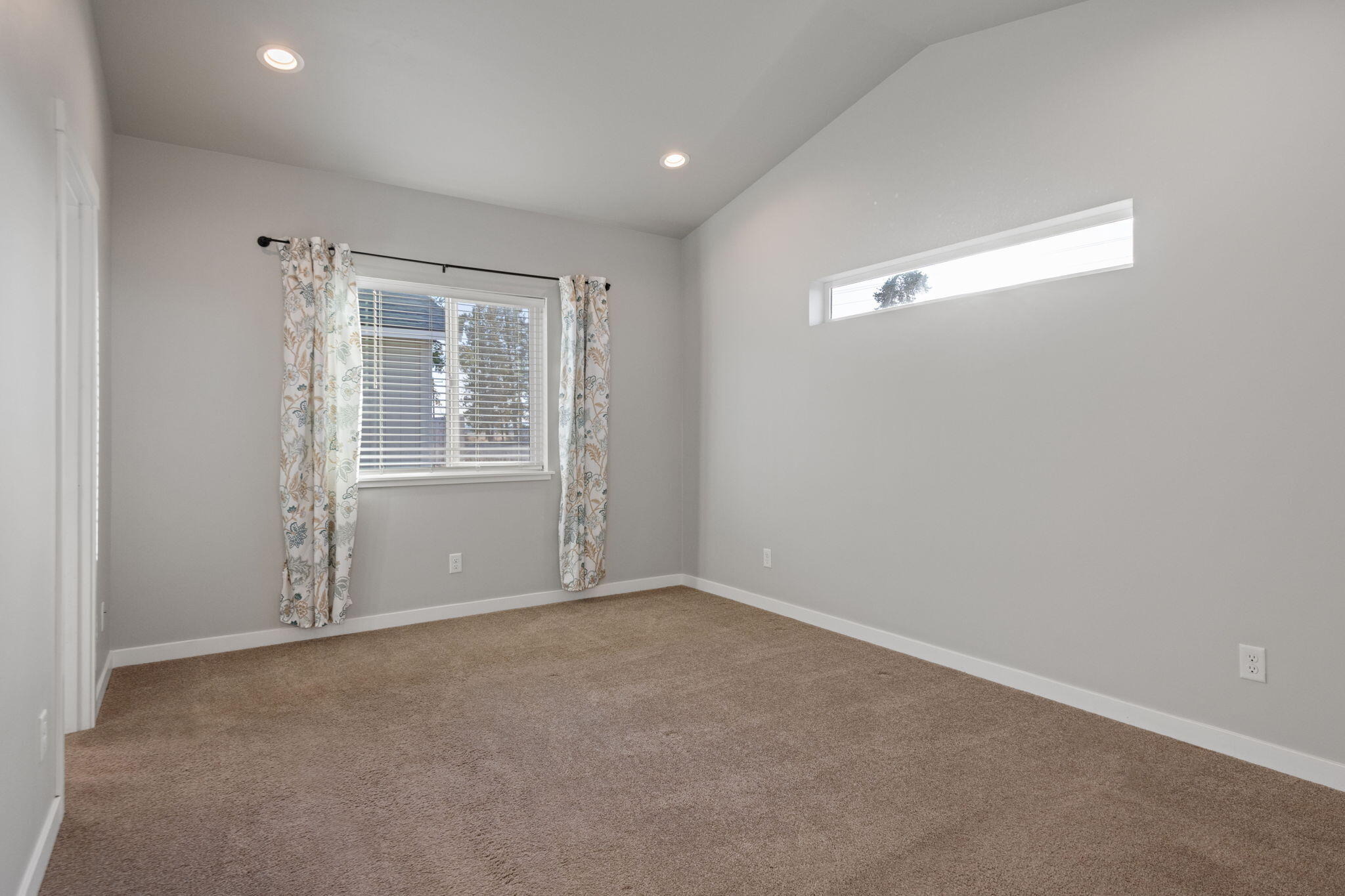 51215 Riley Lane La Pine, OR 97739 - Photo 8 of 23 Primary Bedroom