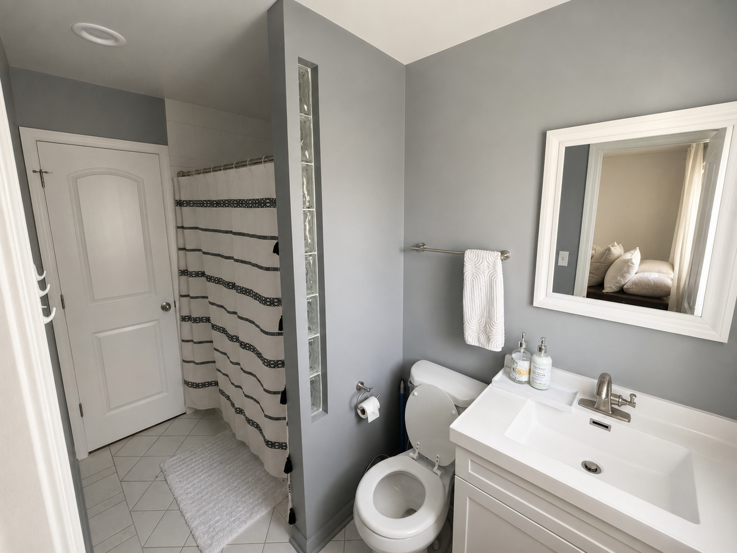 2010 Carleton Road Hoffman Estates, IL 60169 - Photo 5 of 24