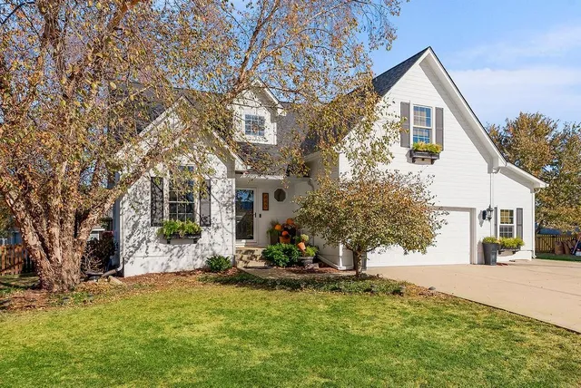 $464,900 | 440 West Skylark Circle, Gardner, KS 66030