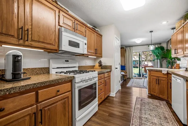 $449,900 | 440 West Skylark Circle, Gardner, KS 66030