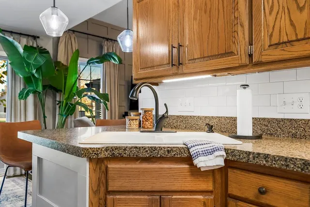 $449,900 | 440 West Skylark Circle, Gardner, KS 66030