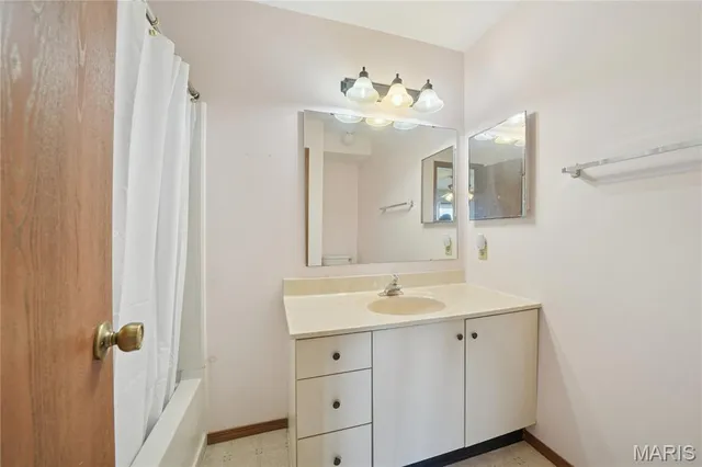 $175,000 | 1003 Hidden Ridge Trail, Valley Park, MO 63088