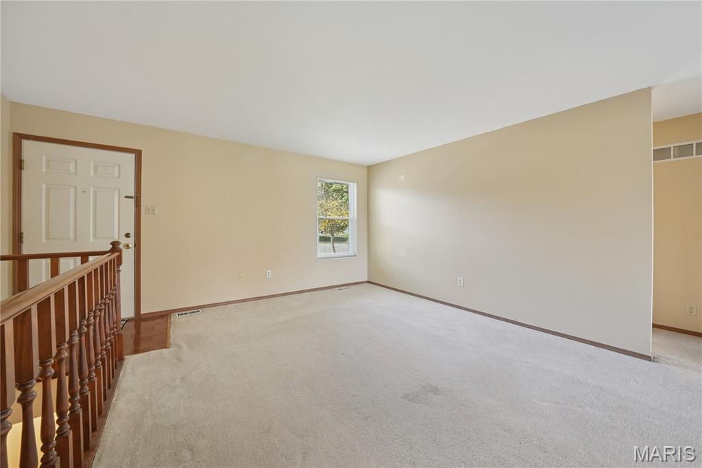 1003 Hidden Ridge Trail Valley Park, MO 63088 - Photo 4 of 29