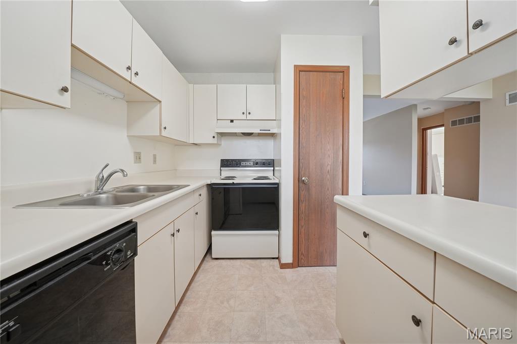 1003 Hidden Ridge Trail Valley Park, MO 63088 - Photo 10 of 29