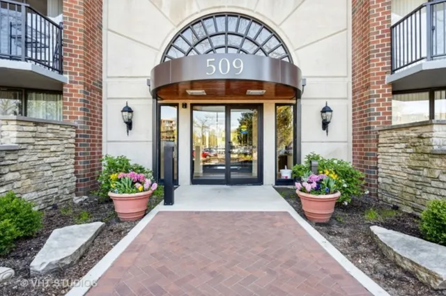 $349,900 | 509 Aurora Avenue, Unit 616, Naperville, IL 60540
