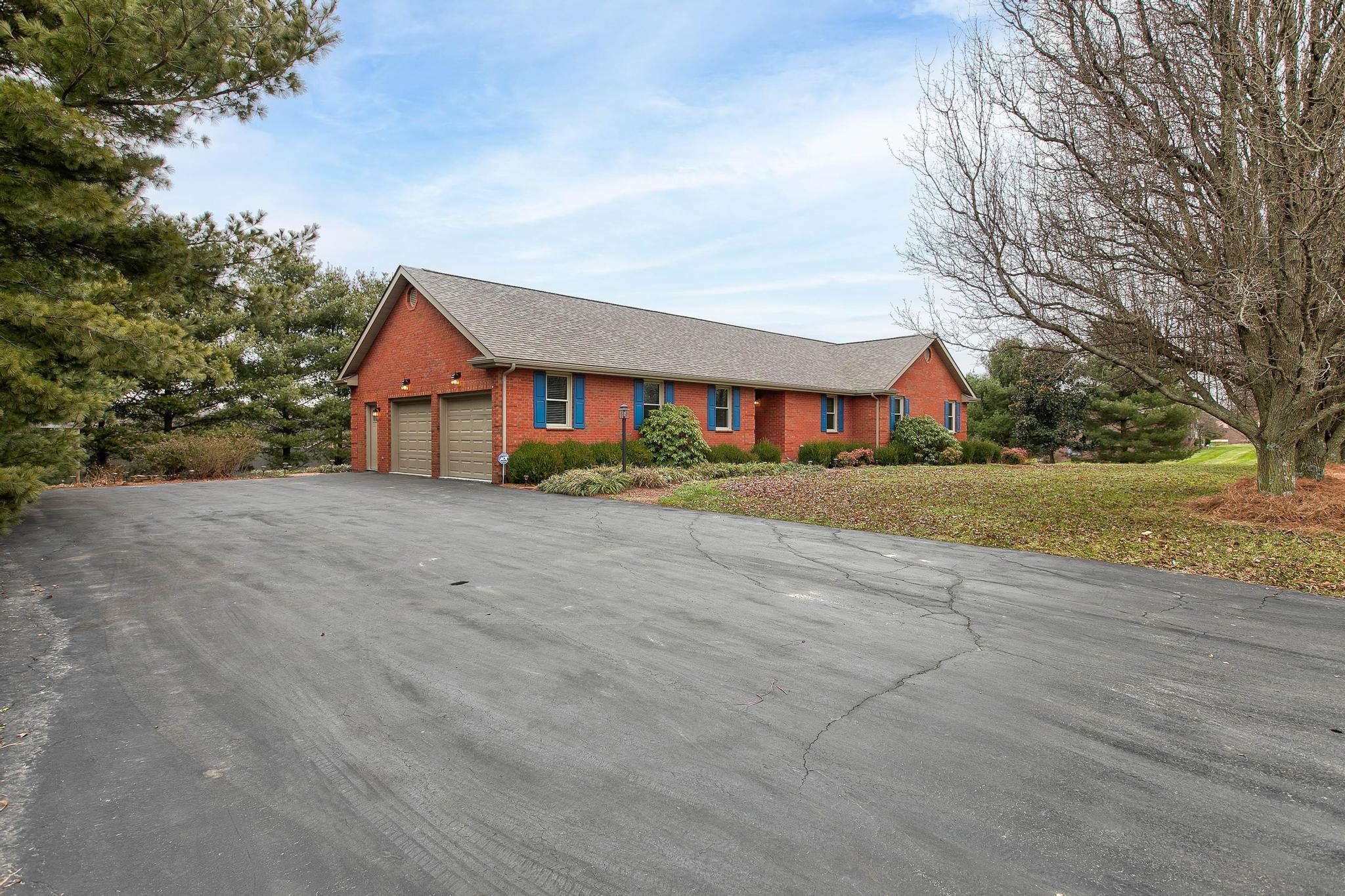 140 Maple Ridge Drive Mount Sterling, KY 40353 - Photo 3 of 37 0B9A0339_40_41-Edit