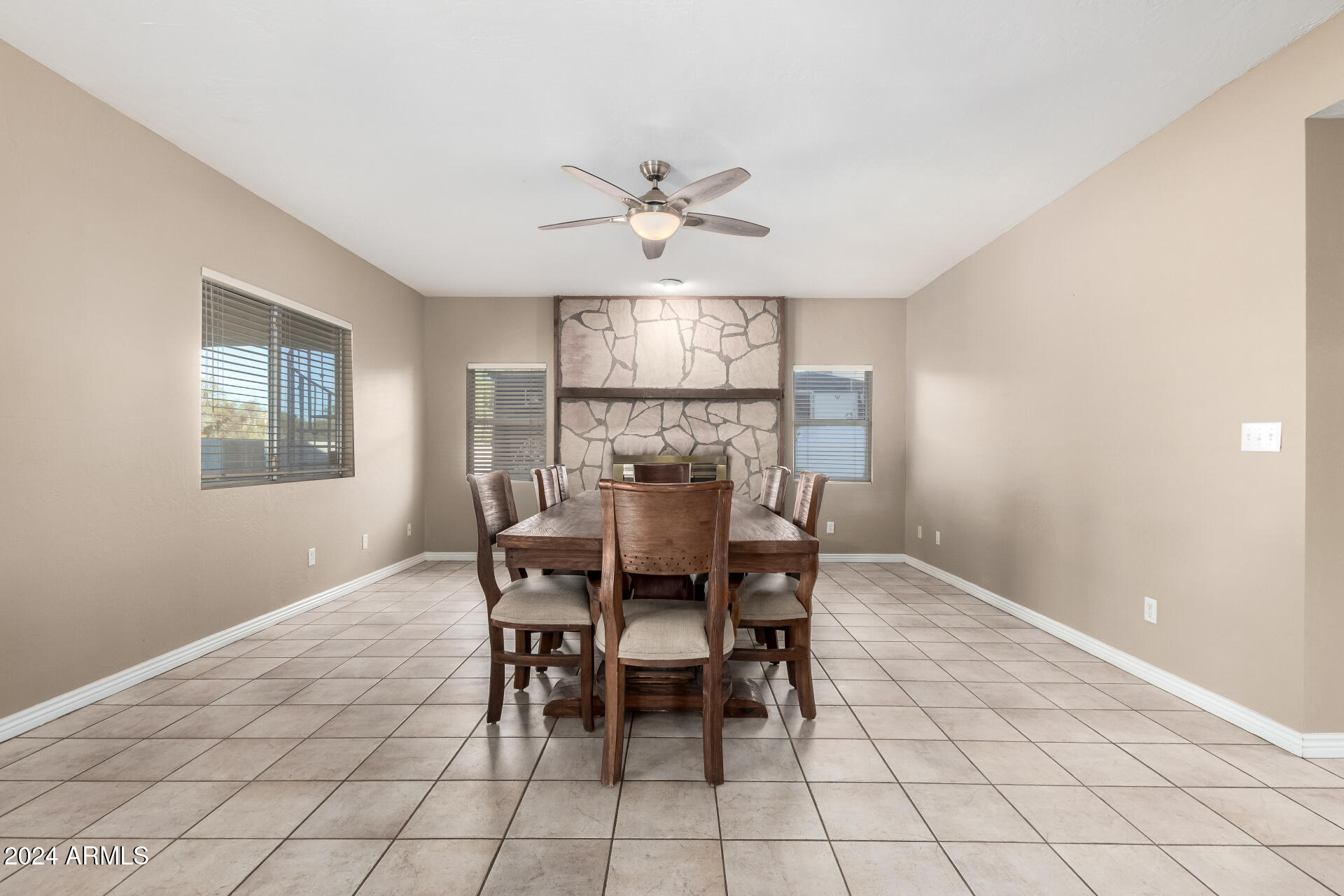 219 West Kathleen Road Phoenix, AZ 85023 - Photo 14 of 45 14 - Kathleen 219