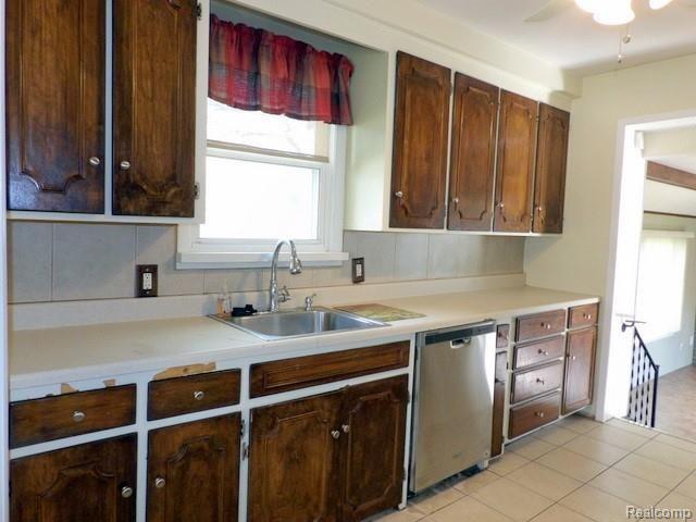 15529 Champaign Road Allen Park, MI 48101 - Photo 17 of 40 K.T. W/CER TILE FLOOR & BK. SPLASH!