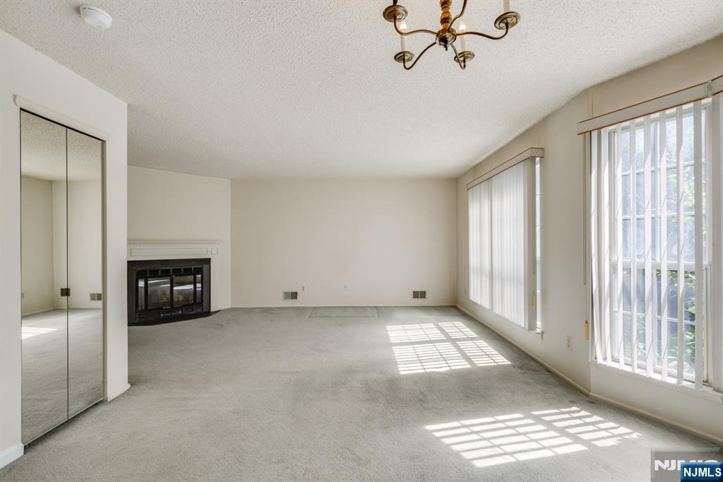 511 Quince Court Mahwah, NJ 07430 - Photo 8 of 29
