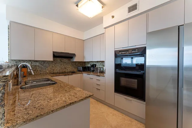 $10,800 | 19333 Collins Avenue, Unit 2607, Sunny Isles Beach, FL 33160