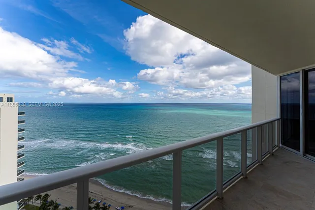 $10,800 | 19333 Collins Avenue, Unit 2607, Sunny Isles Beach, FL 33160