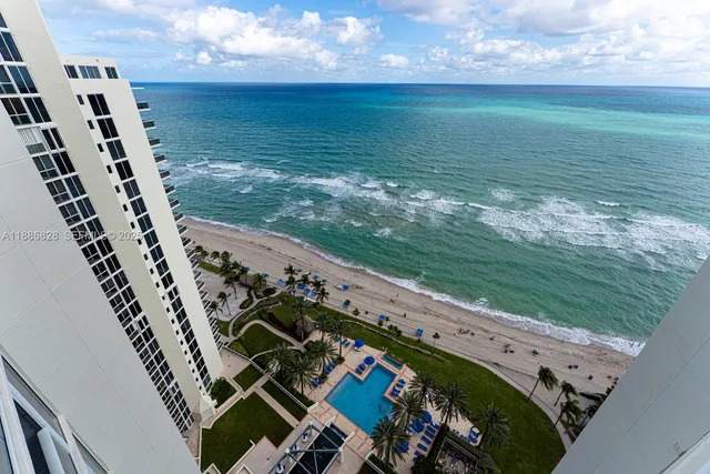 $10,800 | 19333 Collins Avenue, Unit 2607, Sunny Isles Beach, FL 33160