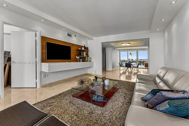 $10,800 | 19333 Collins Avenue, Unit 2607, Sunny Isles Beach, FL 33160