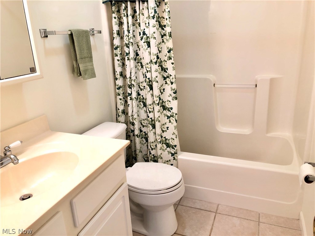 559 Wilcox Road, Unit A Austintown, OH 44515 - Photo 9 of 12 Gallery Image 9